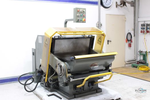 Halbautomatischer Stanztiegel / Automatic Platen Die Cutter