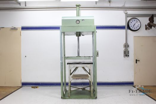 Hydraulische Presse / Hydraulic Press