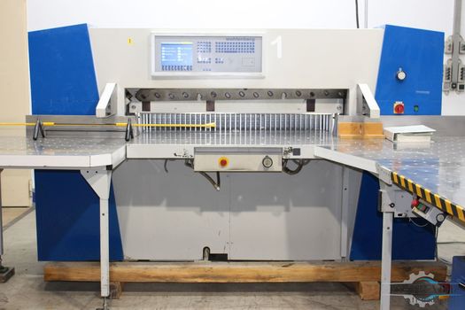 Schneidmaschine mit Rüttler / Guillotine with Jogger