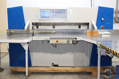 Schneidmaschine mit Rüttler / Guillotine with Jogger