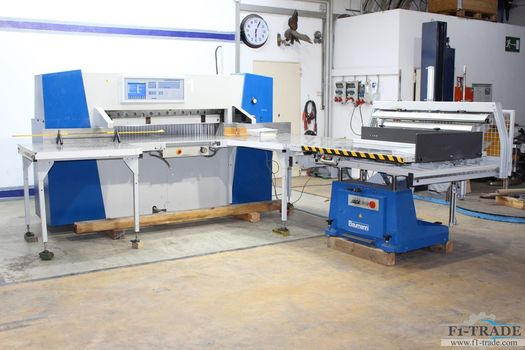 Schneidmaschine mit Rüttler / Guillotine with Jogger