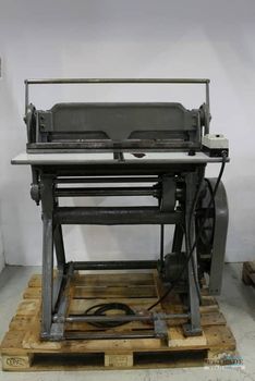 Nut - Perforiermaschine / Creasing - Perforation machine