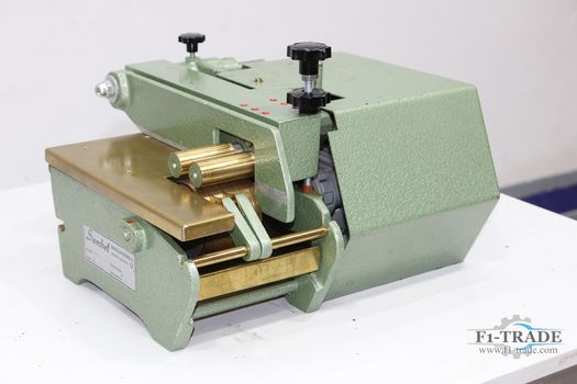 Kantenanleimmaschine / Edge Gluing machine