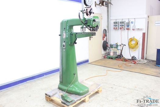 Langarm-Drahtheftmaschine / Long arm Wire Stitching Machine