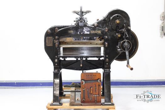 antike Schneidmaschine / antique Guillotine