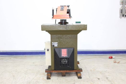 hydraulic Clicking Press