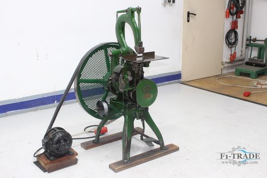 Antike Drahtheftmaschine / Antique Stitching machine