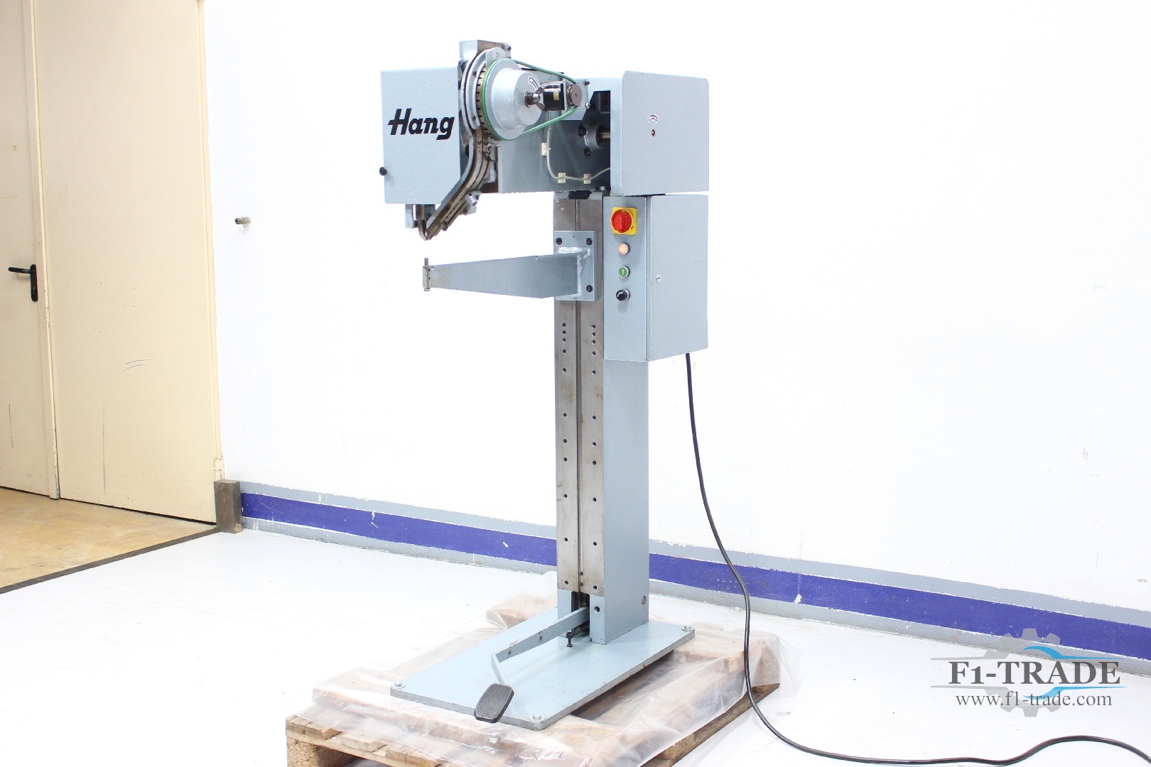 Nietmaschine / Riveting machine