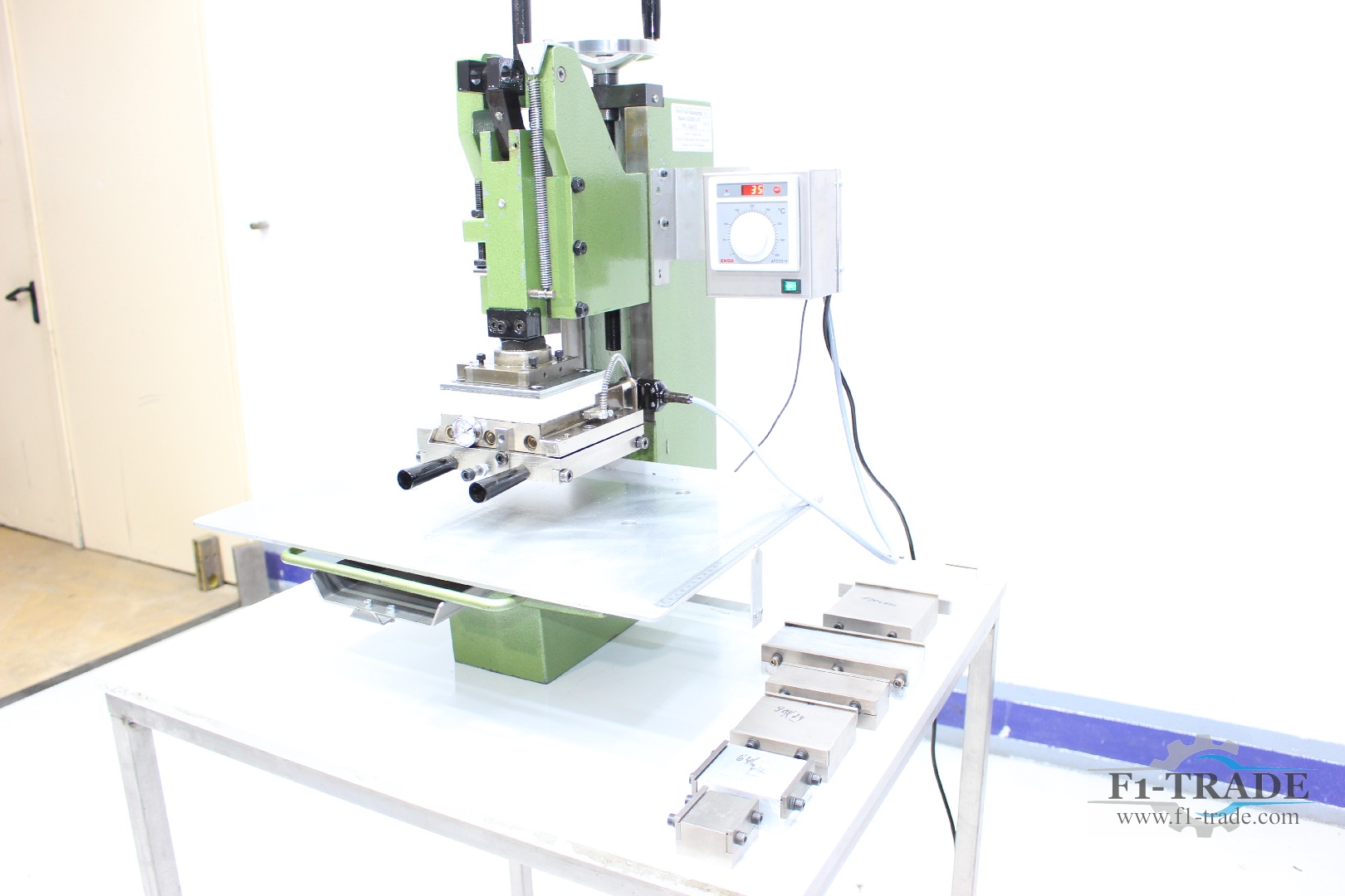 Heißfolienprägemaschine / Hot Foil Stamping