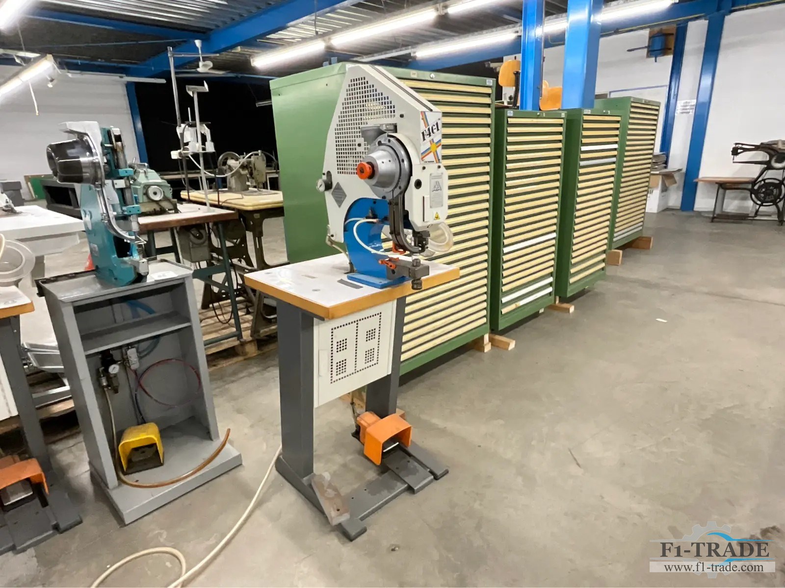 pneumatische Ösenmaschine / pneumatic Eyeletting machine