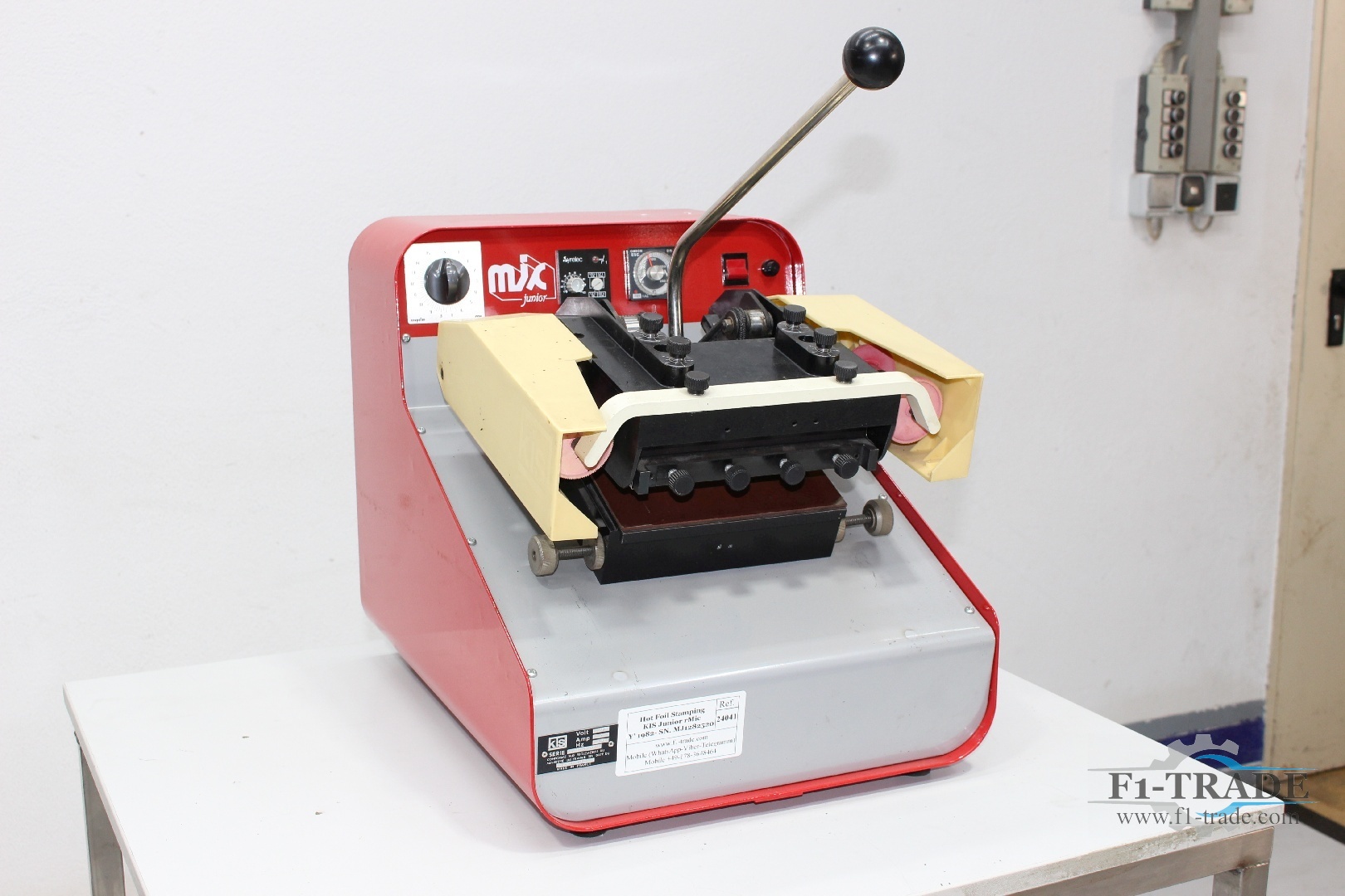 Heißfolienprägemaschine / Hot Foil Stamping