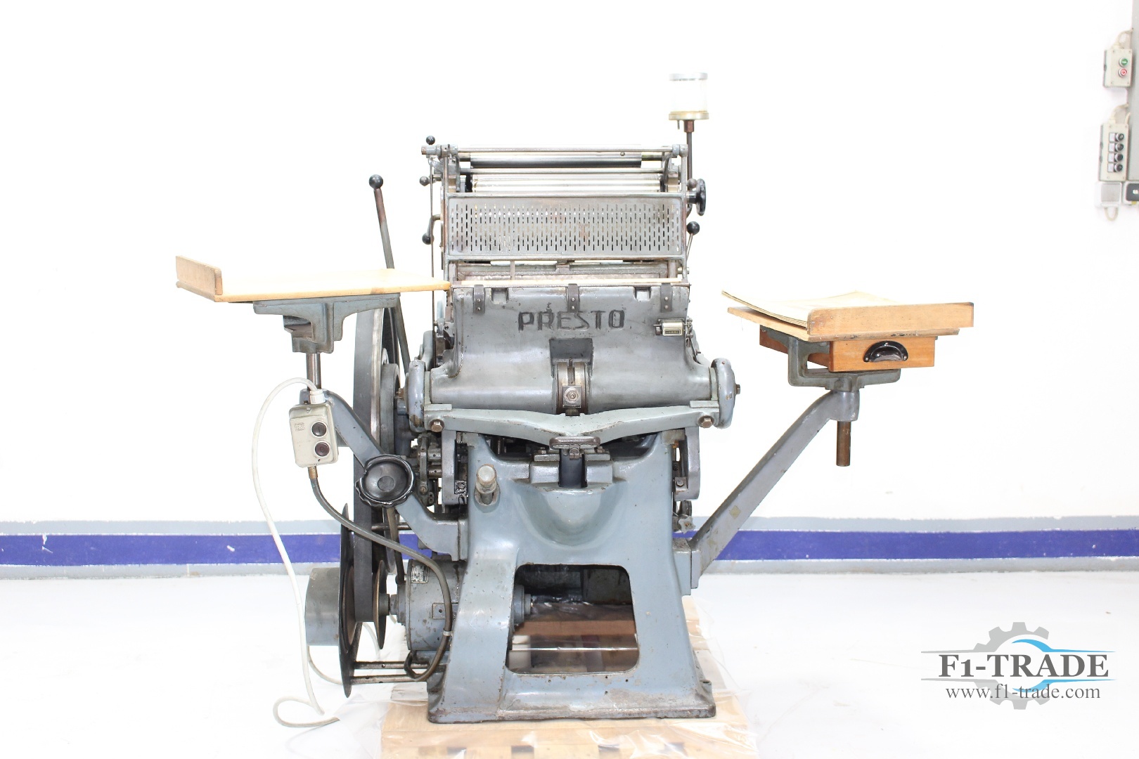 Automatic Platen Die Cutter