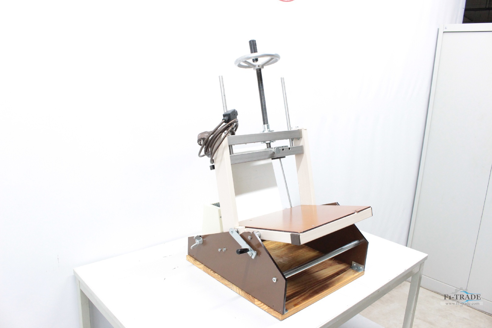 Blockleimpresse / Block Gluing Press