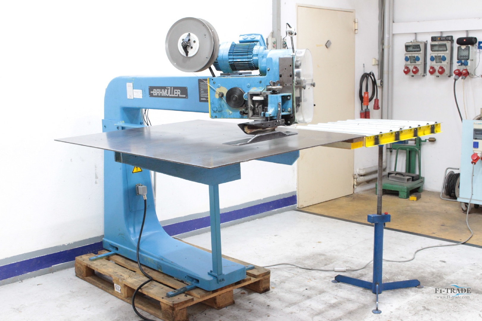 Drahtheftmaschine Wellpappe - Vollpappe / Corrugated - solid Board Wire Stitcher