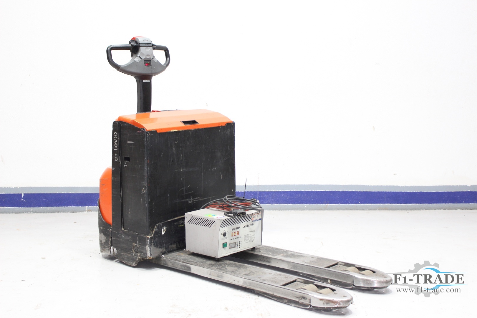 Elektrischer Hochhubwagen / Eletric Pallet Truck